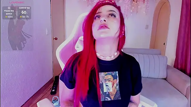 Snapshot of Mia-Bloom chatting on 10.09.25 Mia-Bloom online show from 10.09.25