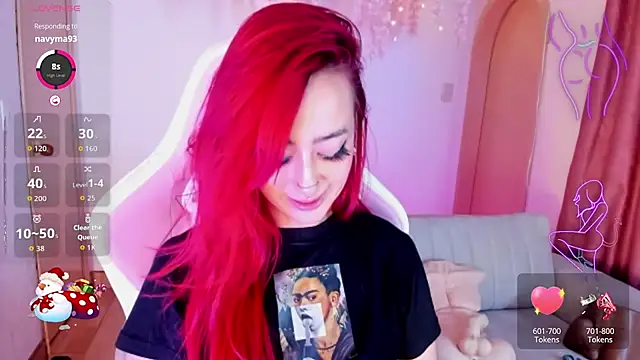 Snapshot of Mia-Bloom chatting on 11.08.25 Mia-Bloom online show from 11.08.25