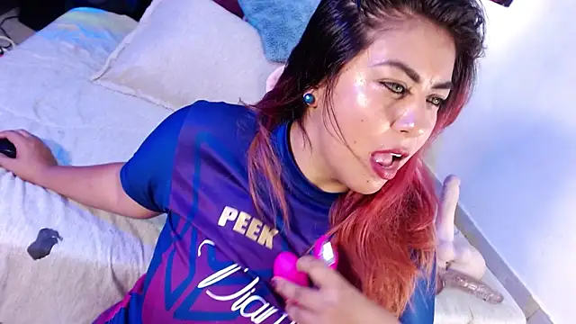 Snapshot of gatuwildhott chatting on 10.26.25 gatuwildhott online show from 10.26.25