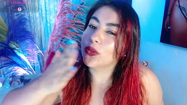 Snapshot of gatuwildhott chatting on 04.30.26 gatuwildhott online show from 04.30.26