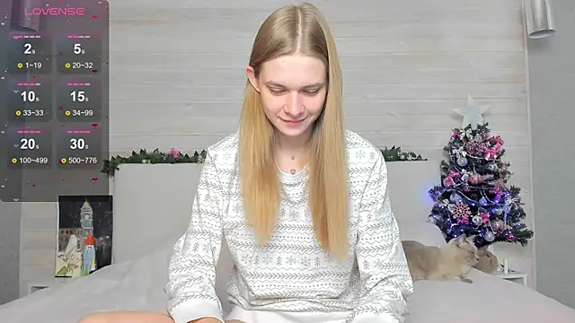 Snapshot of molly_hunt_ chatting on 12.24.24 molly hunt online show from 12.24.24