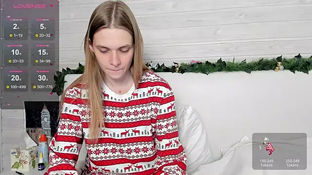 Snapshot of molly_hunt_ chatting on 12.27.24 molly hunt online show from 12.27.24