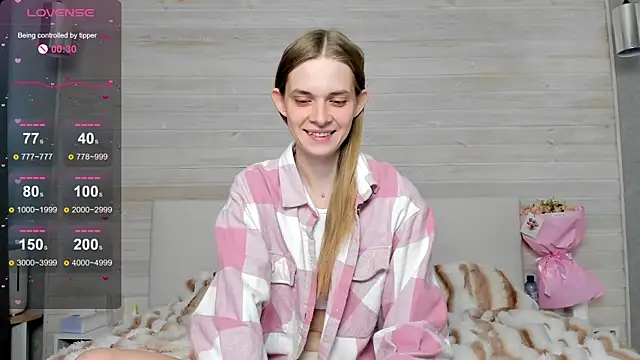 Snapshot of molly_hunt_ chatting on 03.08.25 molly hunt online show from 03.08.25
