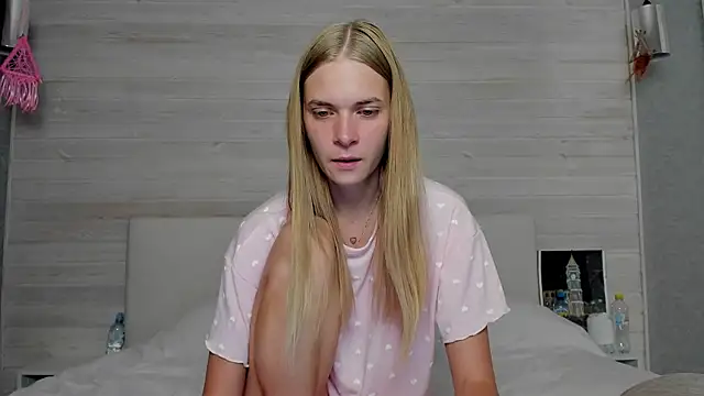 Snapshot of molly_hunt_ chatting on 09.22.25 molly hunt online show from 09.22.25
