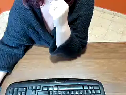 Snapshot of NikkiHolland chatting on 02.03.25 NikkiHolland online show from 02.03.25