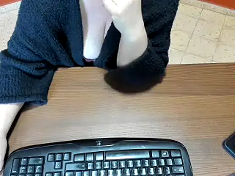 Snapshot of NikkiHolland chatting on 02.28.25 NikkiHolland online show from 02.28.25