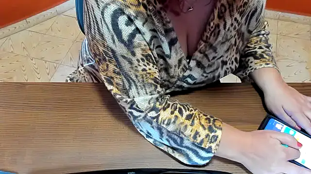 Snapshot of NikkiHolland chatting on 11.11.25 NikkiHolland online show from 11.11.25