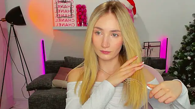 Snapshot of bella__rose chatting on 12.22.24 bella rose online show from 12.22.24