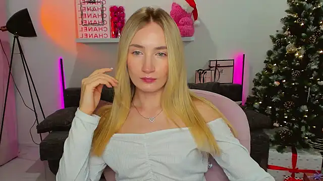 Snapshot of bella__rose chatting on 12.22.24 bella rose online show from 12.22.24