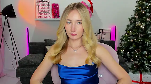 Snapshot of bella__rose chatting on 12.23.24 bella rose online show from 12.23.24