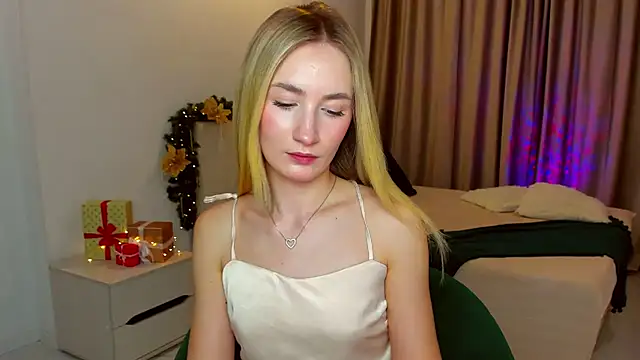 Snapshot of bella__rose chatting on 12.26.24 bella rose online show from 12.26.24