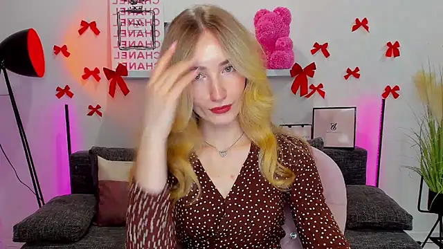 Snapshot of bella__rose chatting on 02.18.25 bella rose online show from 02.18.25