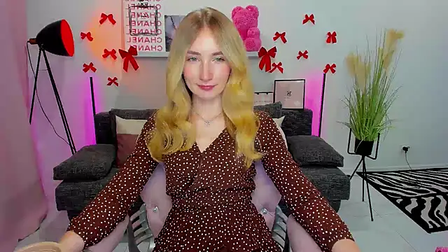 Snapshot of bella__rose chatting on 02.18.25 bella rose online show from 02.18.25