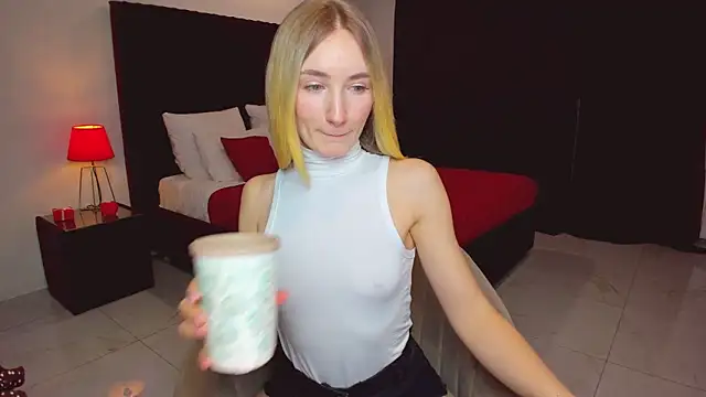 Snapshot of bella__rose chatting on 02.23.25 bella rose online show from 02.23.25