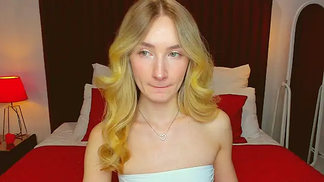 Snapshot of bella__rose chatting on 03.10.25 bella rose online show from 03.10.25