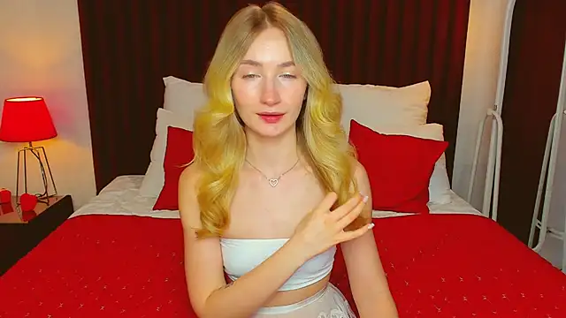 Snapshot of bella__rose chatting on 03.10.25 bella rose online show from 03.10.25