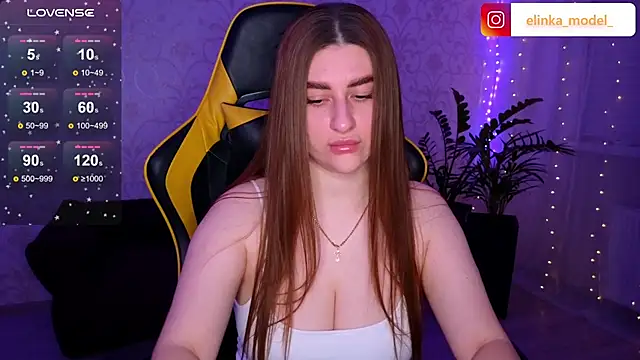 Snapshot of Elishka_ chatting on 12.08.24 Elishka online show from 12.08.24