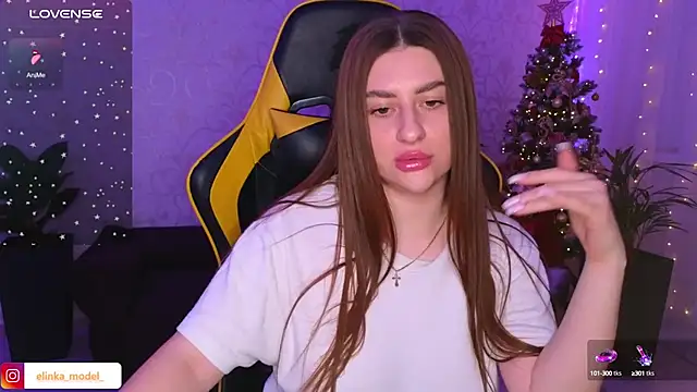 Snapshot of Elishka_ chatting on 12.19.24 Elishka online show from 12.19.24