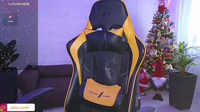 Snapshot of Elishka_ chatting on 12.20.24 Elishka online show from 12.20.24