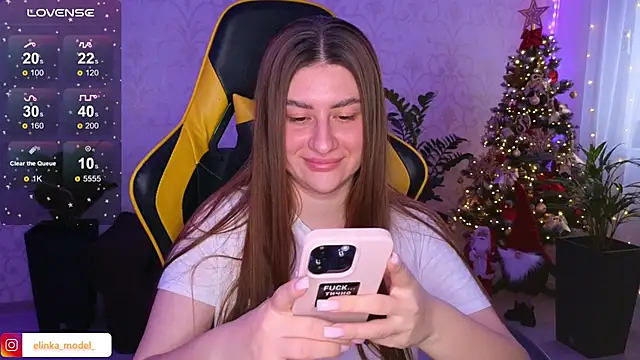 Snapshot of Elishka_ chatting on 12.23.24 Elishka online show from 12.23.24