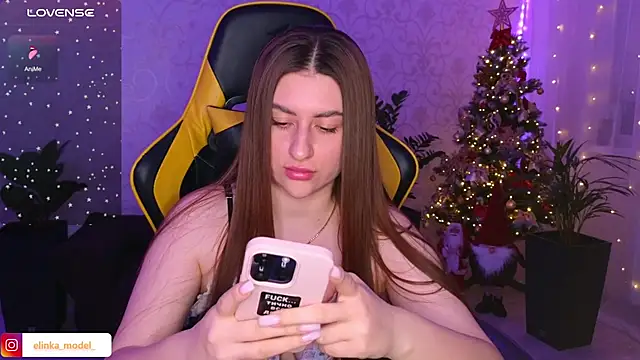 Snapshot of Elishka_ chatting on 12.23.24 Elishka online show from 12.23.24