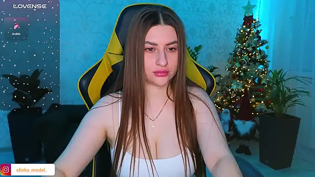 Snapshot of Elishka_ chatting on 12.25.24 Elishka online show from 12.25.24