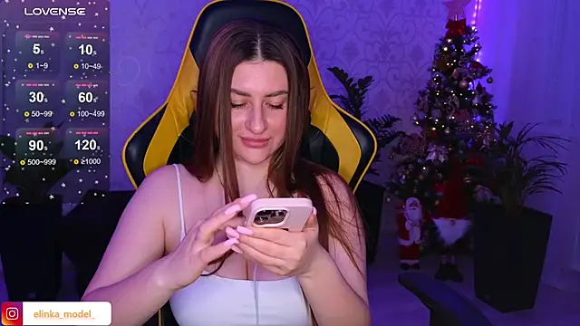 Snapshot of Elishka_ chatting on 01.01.25 Elishka online show from 01.01.25