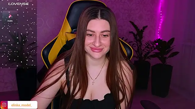 Snapshot of Elishka_ chatting on 01.18.25 Elishka online show from 01.18.25