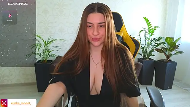 Snapshot of Elishka_ chatting on 02.10.25 Elishka online show from 02.10.25