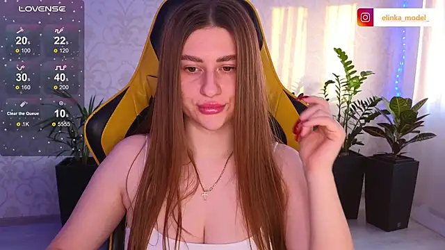 Snapshot of Elishka_ chatting on 02.13.25 Elishka online show from 02.13.25