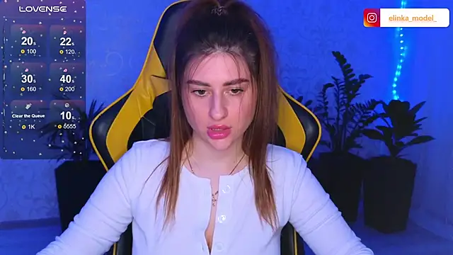 Snapshot of Elishka_ chatting on 02.13.25 Elishka online show from 02.13.25