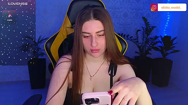 Snapshot of Elishka_ chatting on 02.19.25 Elishka online show from 02.19.25