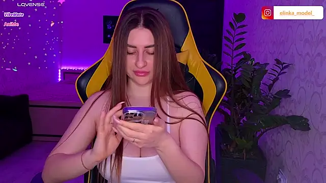 Snapshot of Elishka_ chatting on 03.16.25 Elishka online show from 03.16.25