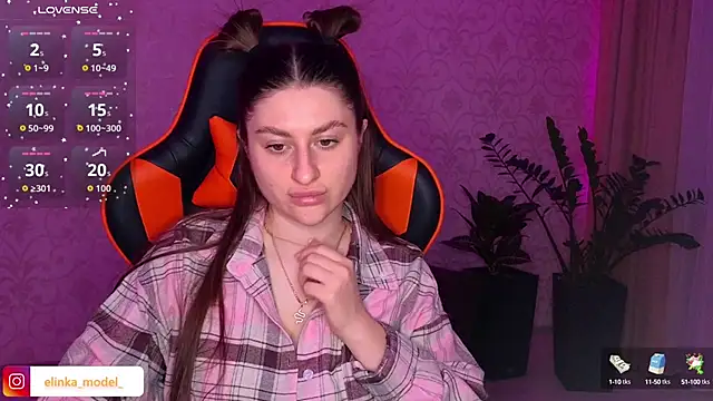 Snapshot of Elishka_ chatting on 09.25.25 Elishka online show from 09.25.25