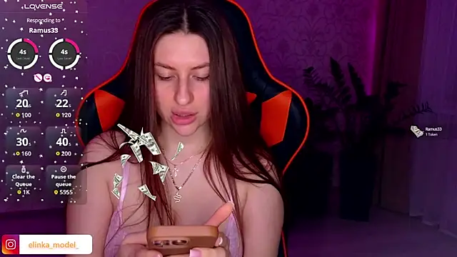 Snapshot of Elishka_ chatting on 10.04.25 Elishka online show from 10.04.25