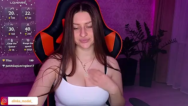 Snapshot of Elishka_ chatting on 10.06.25 Elishka online show from 10.06.25