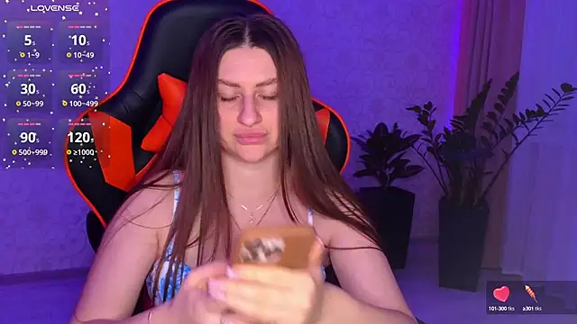 Snapshot of Elishka_ chatting on 10.15.25 Elishka online show from 10.15.25