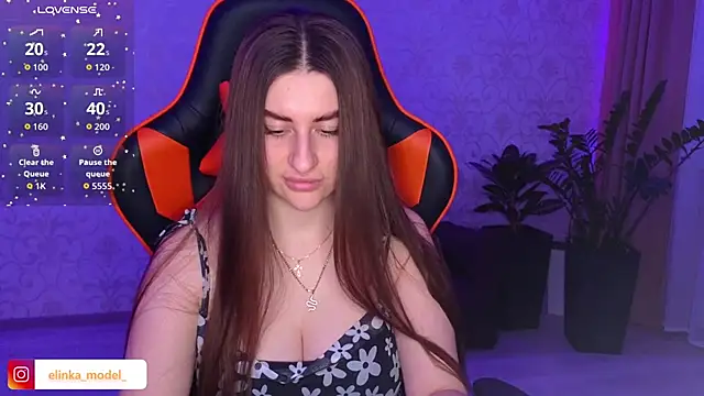 Snapshot of Elishka_ chatting on 10.17.25 Elishka online show from 10.17.25