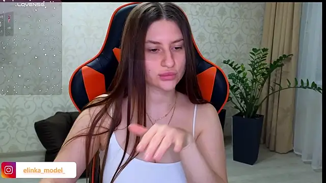 Snapshot of Elishka_ chatting on 11.06.25 Elishka online show from 11.06.25