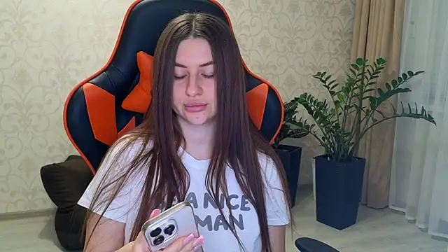 Snapshot of Elishka_ chatting on 11.15.25 Elishka online show from 11.15.25