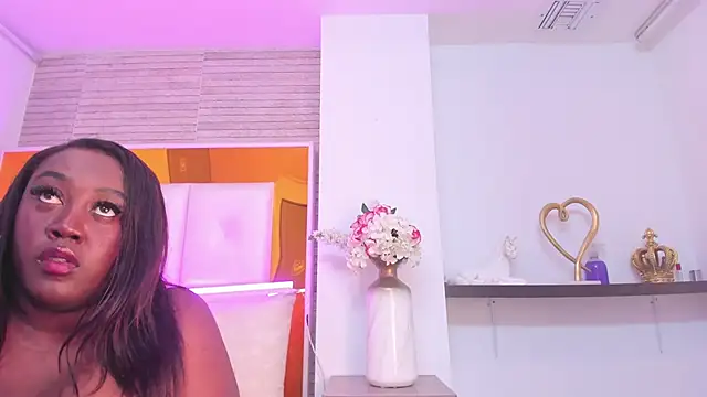 ShaniaBrownn online show from 01.15.25