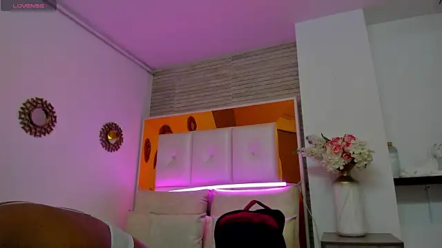 ShaniaBrownn online show from 02.11.25