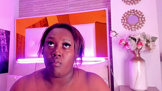 ShaniaBrownn online show from 10.07.25