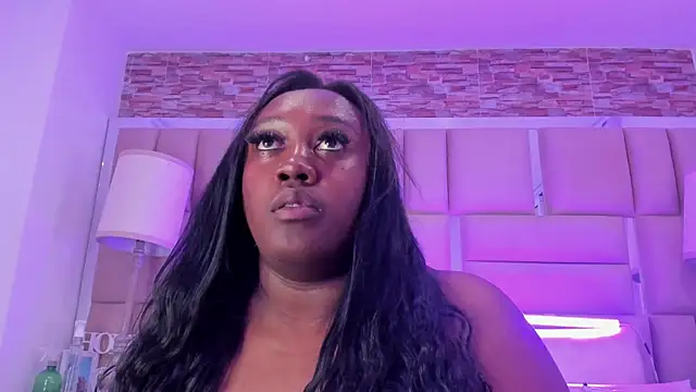 Snapshot of ShaniaBrownn chatting on 11.15.25 ShaniaBrownn online show from 11.15.25