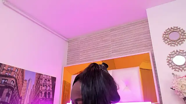 Snapshot of ShaniaBrownn chatting on 01.14.26 ShaniaBrownn online show from 01.14.26