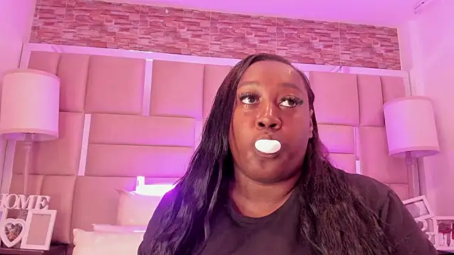 Snapshot of ShaniaBrownn chatting on 02.05.26 ShaniaBrownn online show from 02.05.26