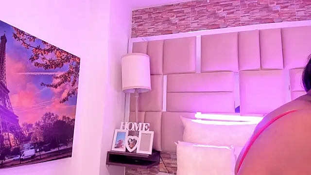 Snapshot of ShaniaBrownn chatting on 02.14.26 ShaniaBrownn online show from 02.14.26