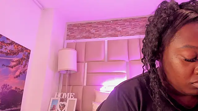 Snapshot of ShaniaBrownn chatting on 02.16.26 ShaniaBrownn online show from 02.16.26