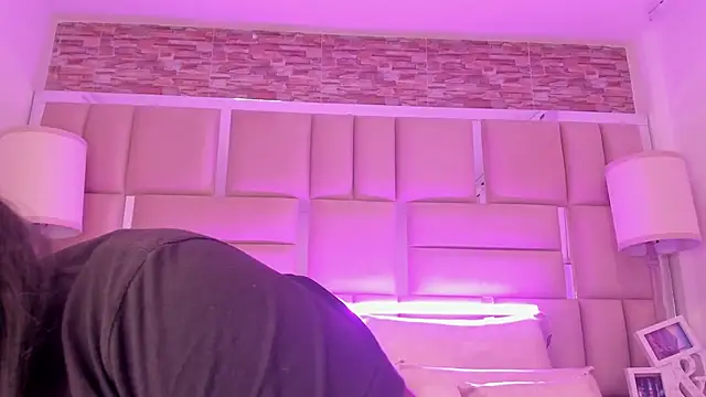 Snapshot of ShaniaBrownn chatting on 02.28.26 ShaniaBrownn online show from 02.28.26