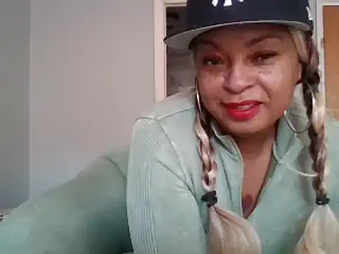 MSweetLindaParks online show from 12.12.24